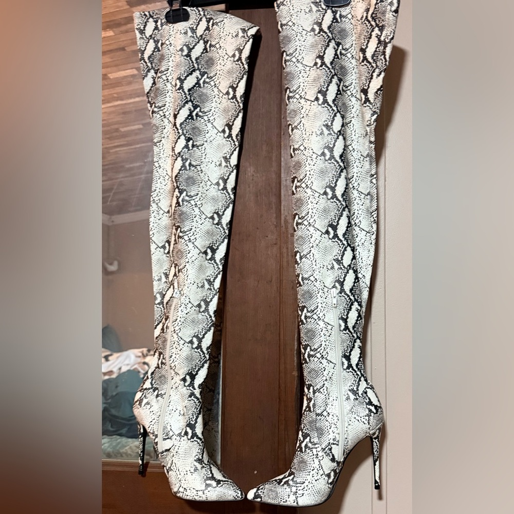 Steve Madden Like New Vegan Leather Boots
